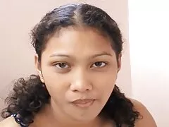 Estrella porno pálida recibe una polla de chocolate en su chocho