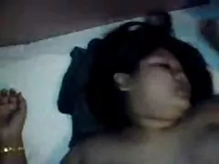 MILF tomó poderosa polla en manguito y comienza el acto sexual con el hombre