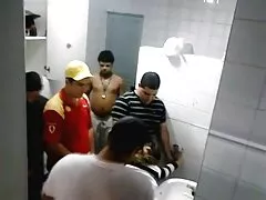 Pequeña rubia adora el sexo y está lista para todo para ser follada