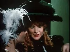 Dos señoras están usando sus juguetes sexuales en la película sexy que tenemos ante nosotros