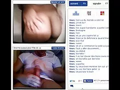 Impresionante rubia cabalgando una enorme polla y chupándola bien en POV