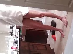 El hombre solo tiene un intento, así que hace felices a las dos mujeres en FFM