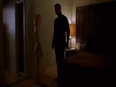 Hombre musculoso y su herramienta hacen que un adolescente asiático grite de placer