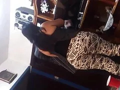 MILF es tan tentadora que fácilmente atrae a un macho