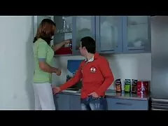 Dos chicas tienen solo una polla en su poder, pero es suficiente