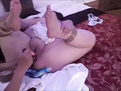 Pareja joven disfruta del sexo caliente antes del desayuno
