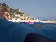 Maravillosa morena está teniendo sexo apasionado con su novio