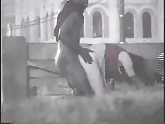 Pequeña rubia me quito toda la ropa en el dormitorio