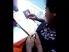 Mujeres sexy lamiendo coño y provocando frente a la cámara