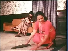 Dos chicas se lamen el clítoris de la otra de una manera sexy