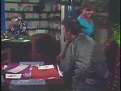 El semental blanco siempre está contento de penetrar la vagina de su novia gorda