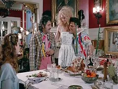Jóvenes fanáticos de la acción entre personas del mismo sexo realizan el amor en la camilla de masajes