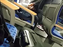 Joven puta follada por el culo con una polla impresionante