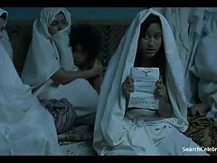 MILF latina arrastró a dos adorables chicas al sexo lésbico