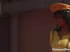 Latina querida aceitada con un gran trasero montando una gran polla