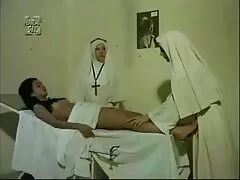 Diosa pelirroja es saqueada vaginalmente y se corre duro de alegría