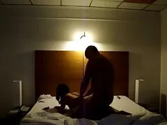 Joven delgadita se corre por una perforación anal
