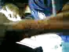 Impresionante adolescente está satisfecha con el eje de su amante