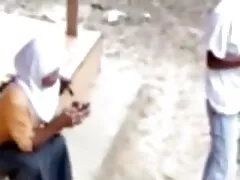 Adolescente morena que realmente ama el sexo anal es follada duro